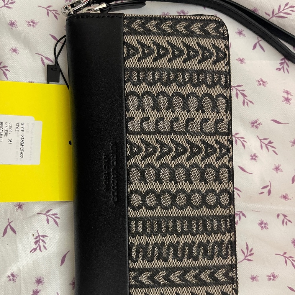 Authentic Marc Jacobs Wallet - Picture 2 of 7